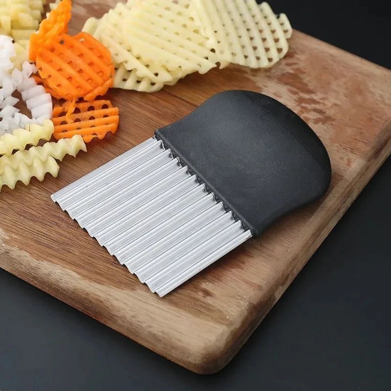 Crinkle Chips Cutter - Stainless Steel Blade - Homes Must Haves