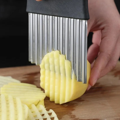 Crinkle Chips Cutter - Stainless Steel Blade - Homes Must Haves